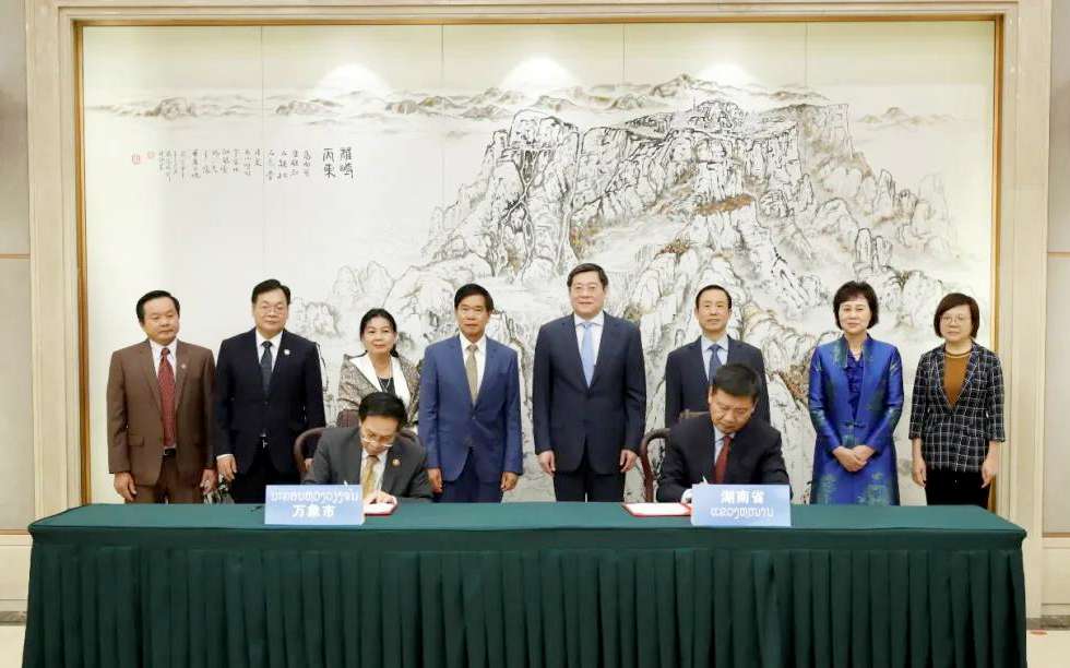 好博環(huán)境向老撾萬象捐贈(zèng)7臺(tái)環(huán)衛(wèi)裝備，助力“一帶一路”建設(shè)